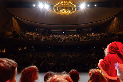 La Paternelle : Au Cœur de la Communication Théâtrale